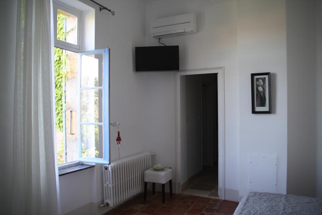 Aux Pots Bleus Bed & Breakfast Nissan-lez-Enserune Room photo