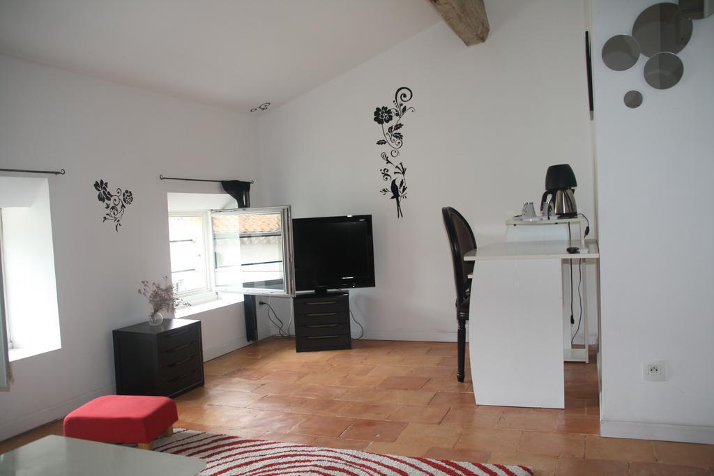 Aux Pots Bleus Bed & Breakfast Nissan-lez-Enserune Exterior photo