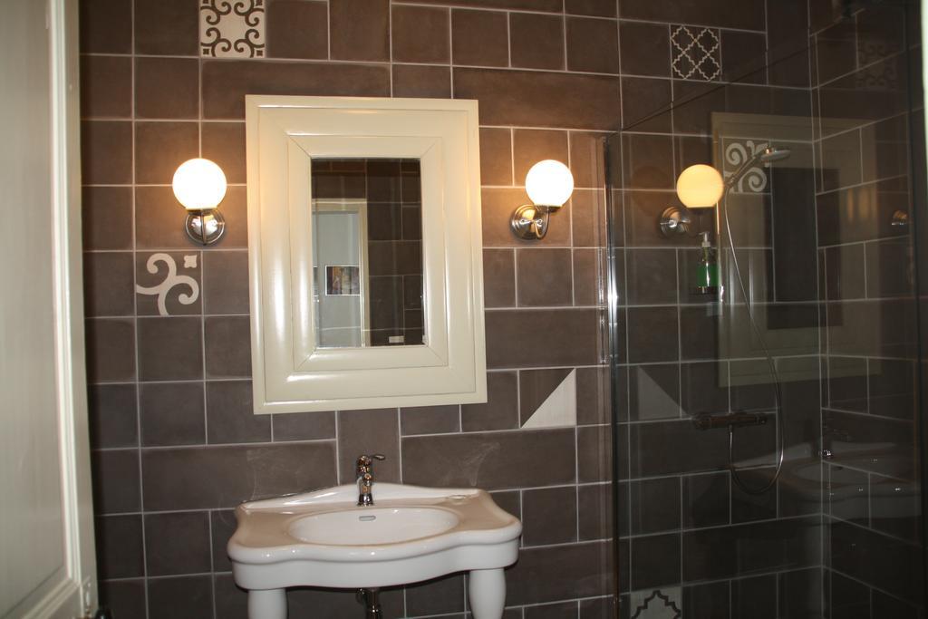 Aux Pots Bleus Bed & Breakfast Nissan-lez-Enserune Room photo