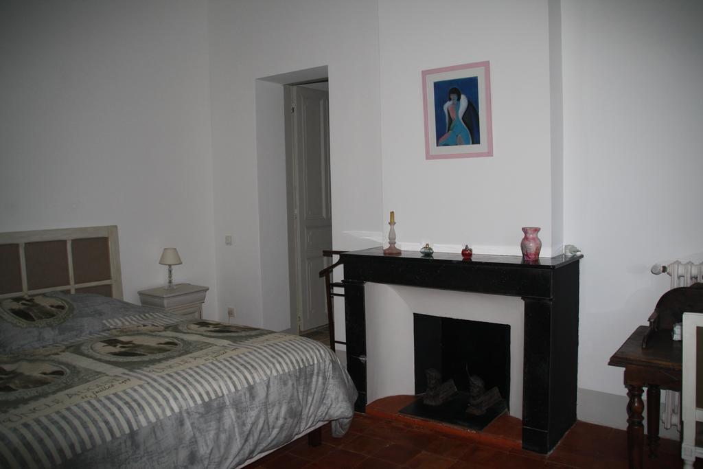 Aux Pots Bleus Bed & Breakfast Nissan-lez-Enserune Room photo